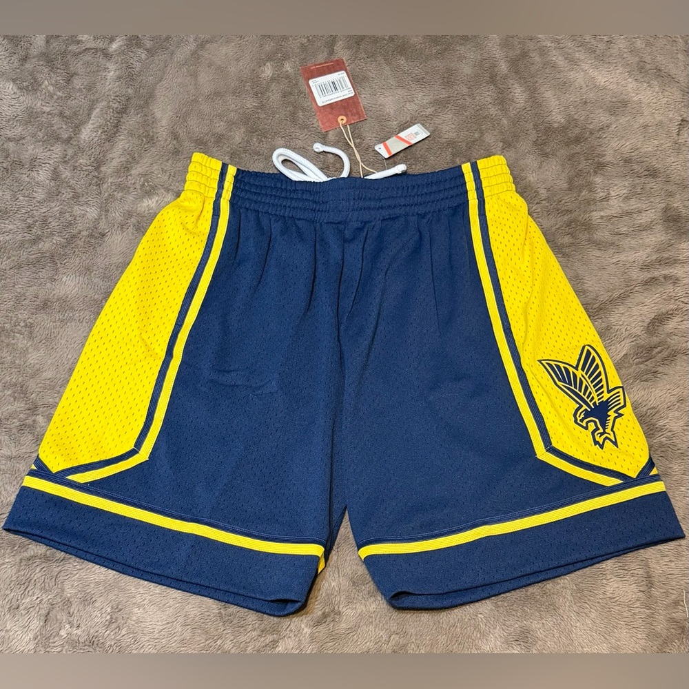 NWT - Mitchell & Ness Men’s Blue Marquette Golden Eagles 2002 Shorts, Size - L